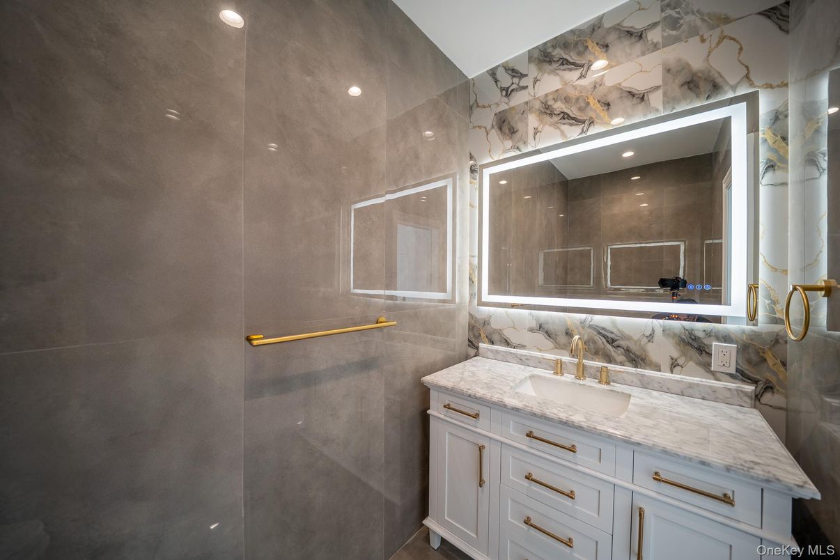 Bathroom, Interior, Marble Walls, Recessed Lighting