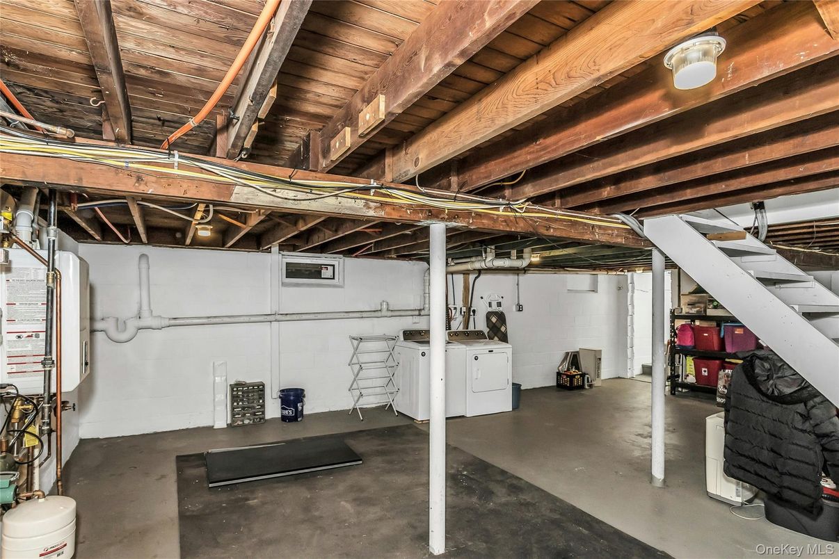 Interior, Washer, Wooden Beams, Wooden Ceilings