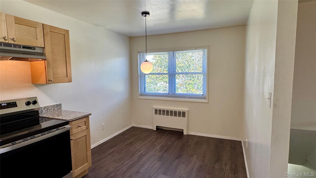 Interior, Kitchen, Pendant Lights, Wood Texture Flooring