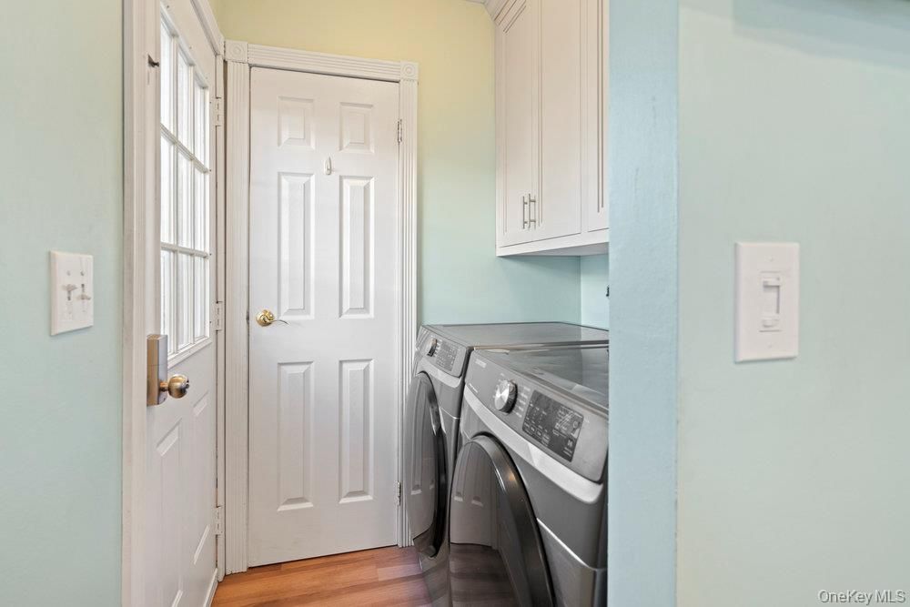 Interior, Washer, Wood Texture Flooring