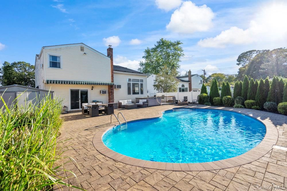 Exterior, Pool