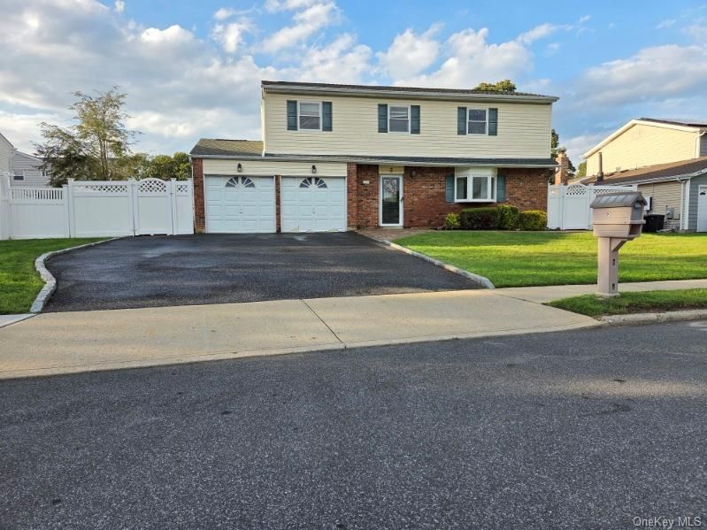 Attached, Exterior, Facade, Brick Facade, Split Level