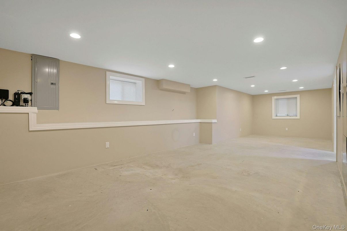 Empty room, Interior, Recessed Lighting