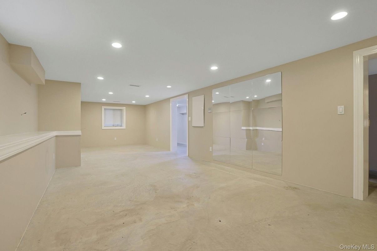 Empty room, Interior, Recessed Lighting