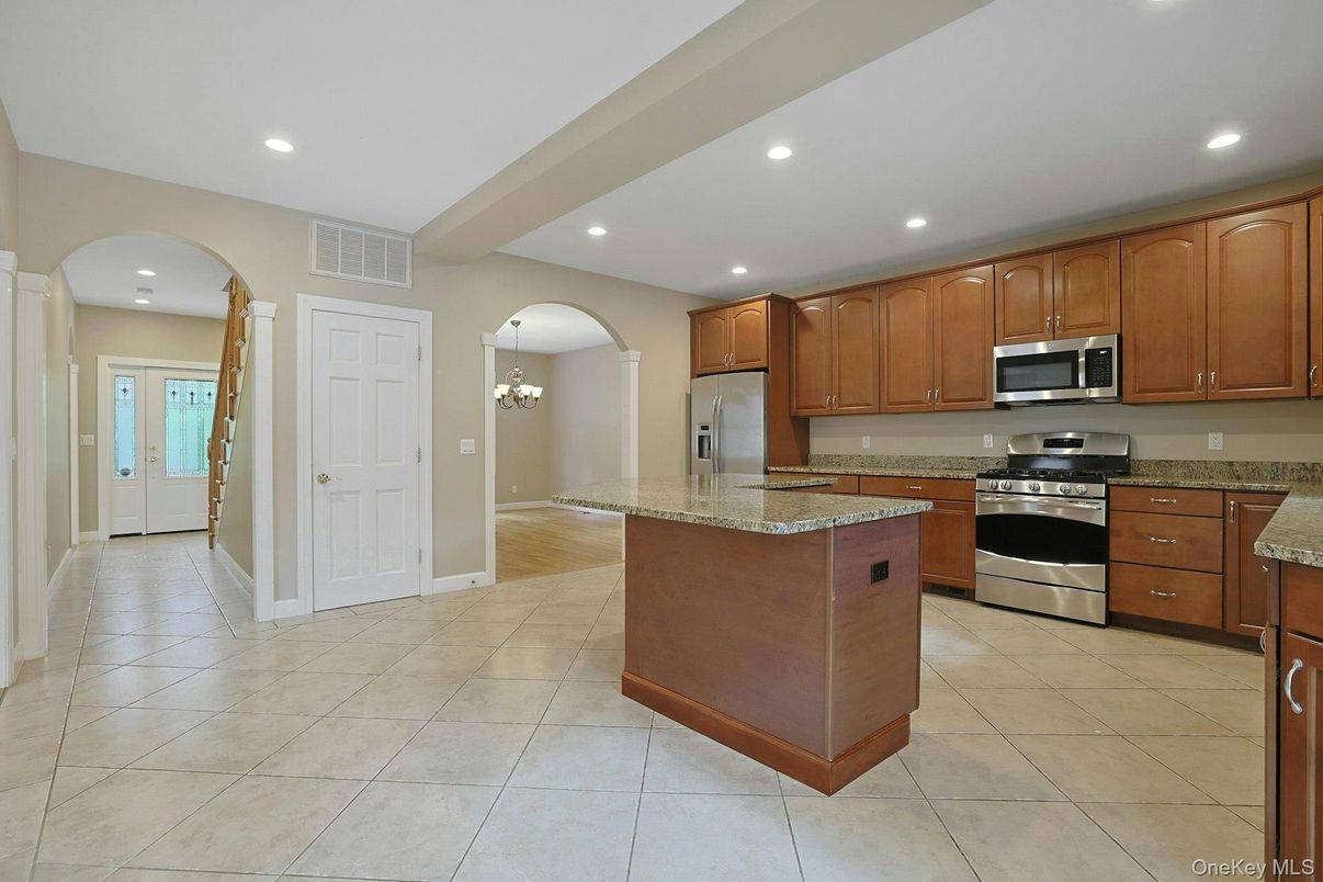 Chandelier, Interior, Kitchen, Recessed Lighting, Stainless Steel Appliances