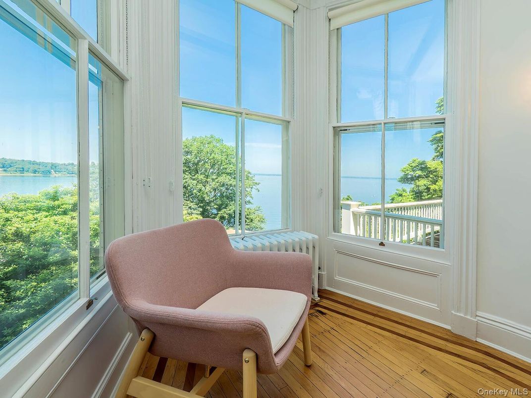 Interior, Sun Room, Water, Wood Texture Flooring