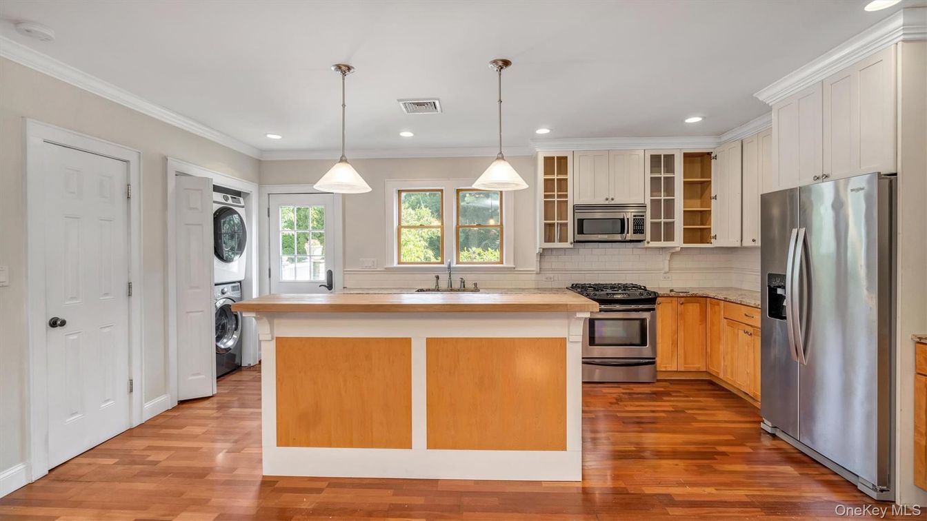 Interior, Kitchen, Pendant Lights, Recessed Lighting, Washer, Wood Texture Flooring