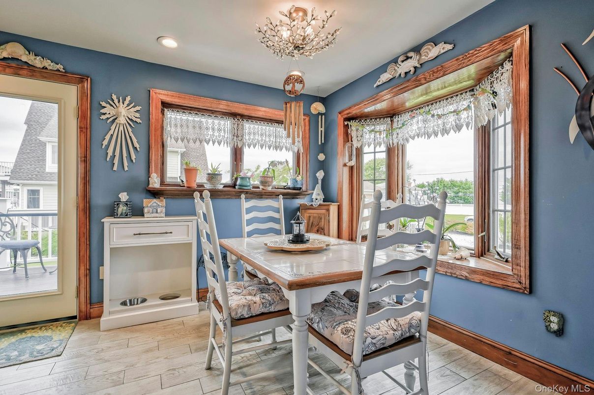Dining room, Interior, Recessed Lighting