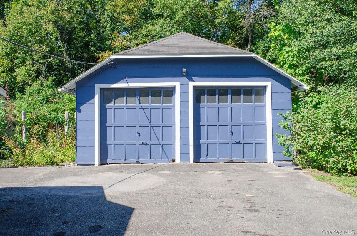 Detached Garage, Exterior