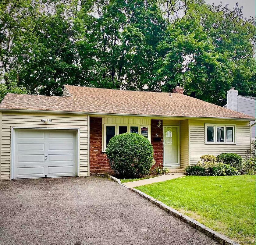 Attached, Exterior, Facade, Brick Facade, Ranch