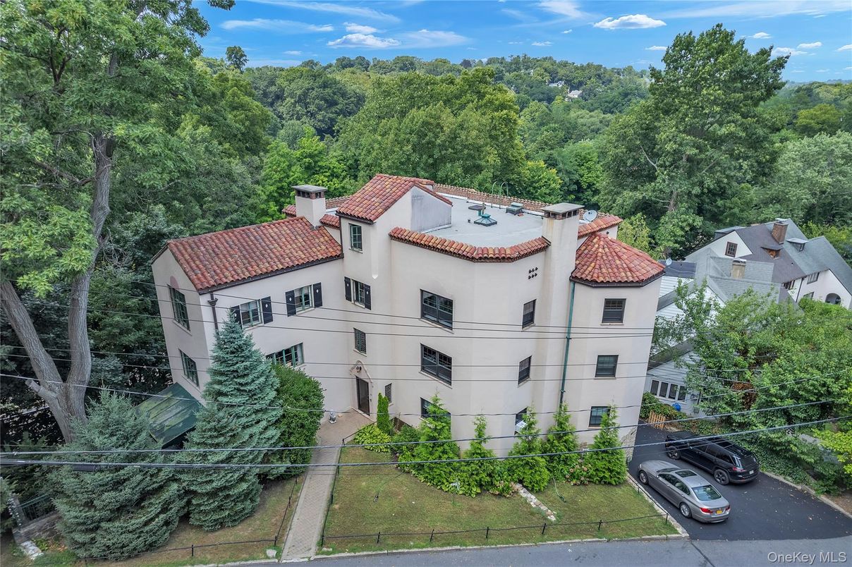 Exterior, Drone