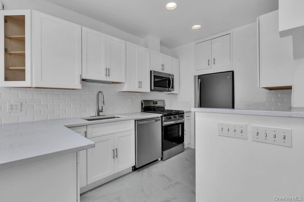 Interior, Kitchen, Marble, Recessed Lighting, Stainless Steel Appliances