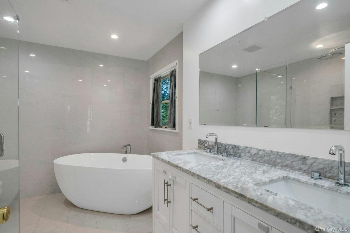 Bathroom, Dual Sink Vanities, Free Standing Baths, Glass Shower, Interior, Recessed Lighting