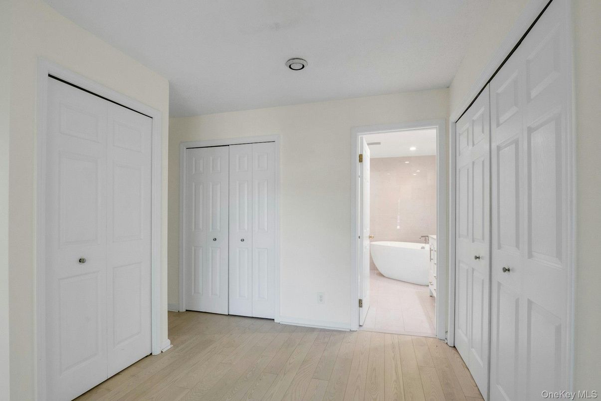 Bathroom, Interior, Recessed Lighting, Wood Texture Flooring
