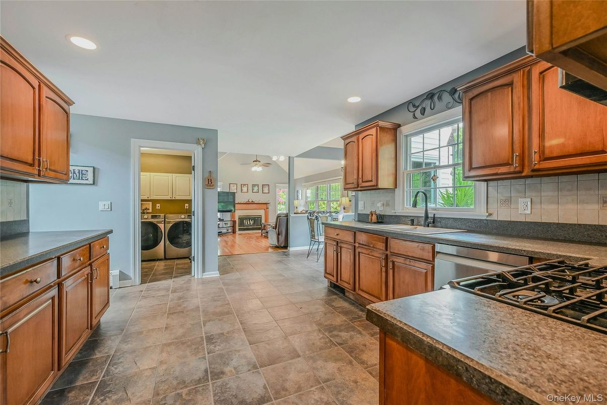 Interior, Kitchen, Recessed Lighting, Washer