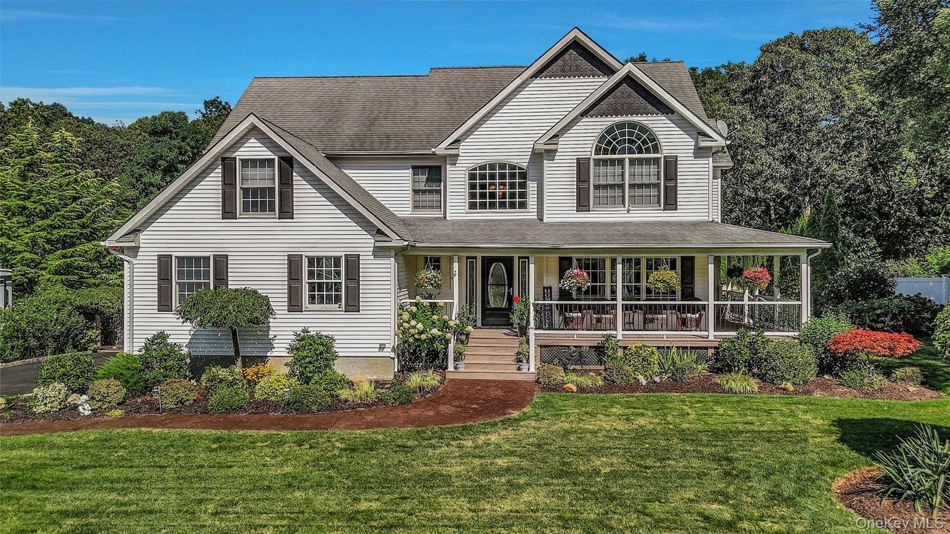 Exterior, Facade, Farmhouse