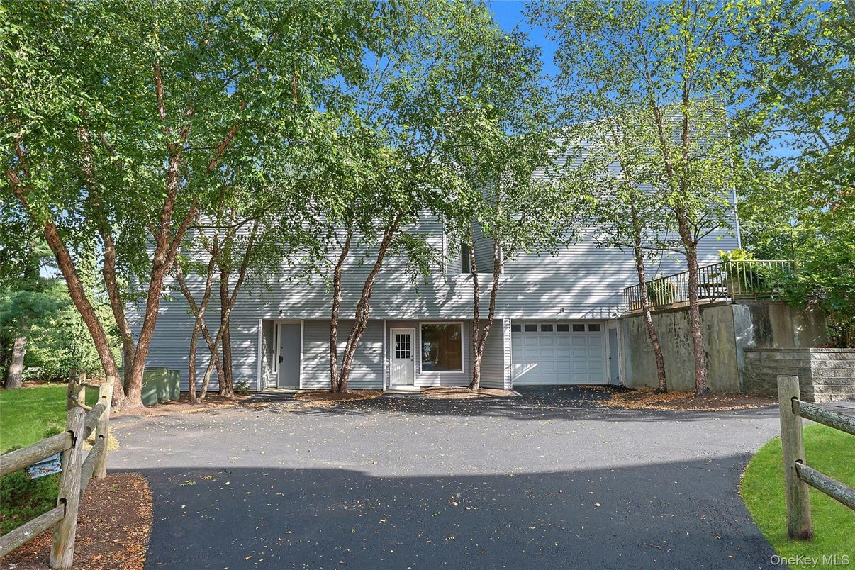Attached, Exterior, Facade, Cape Cod