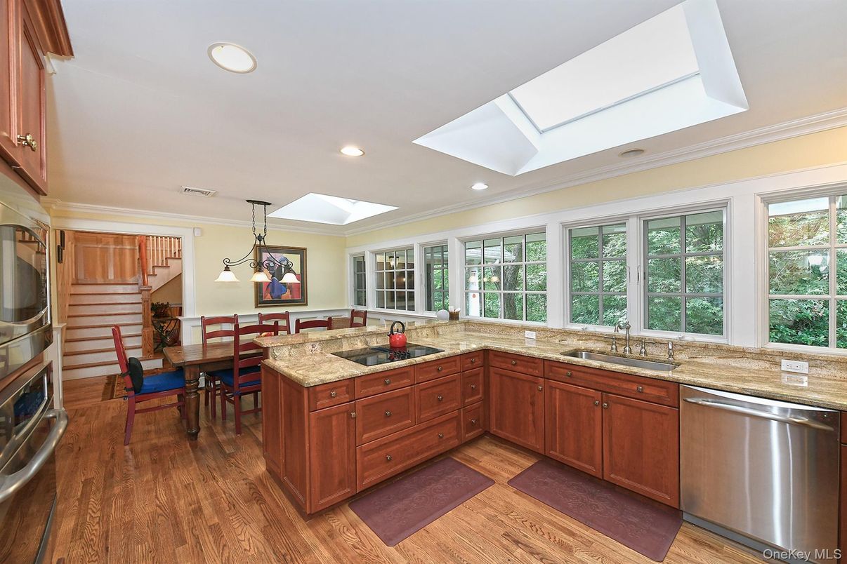 Dining room, Interior, Kitchen, Pendant Lights, Recessed Lighting, Stainless Steel Appliances, Wood Texture Flooring