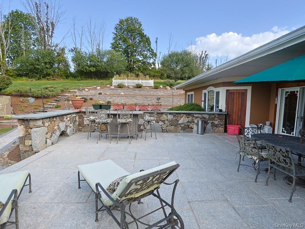 Backyard, Exterior, Outdoor Kitchen