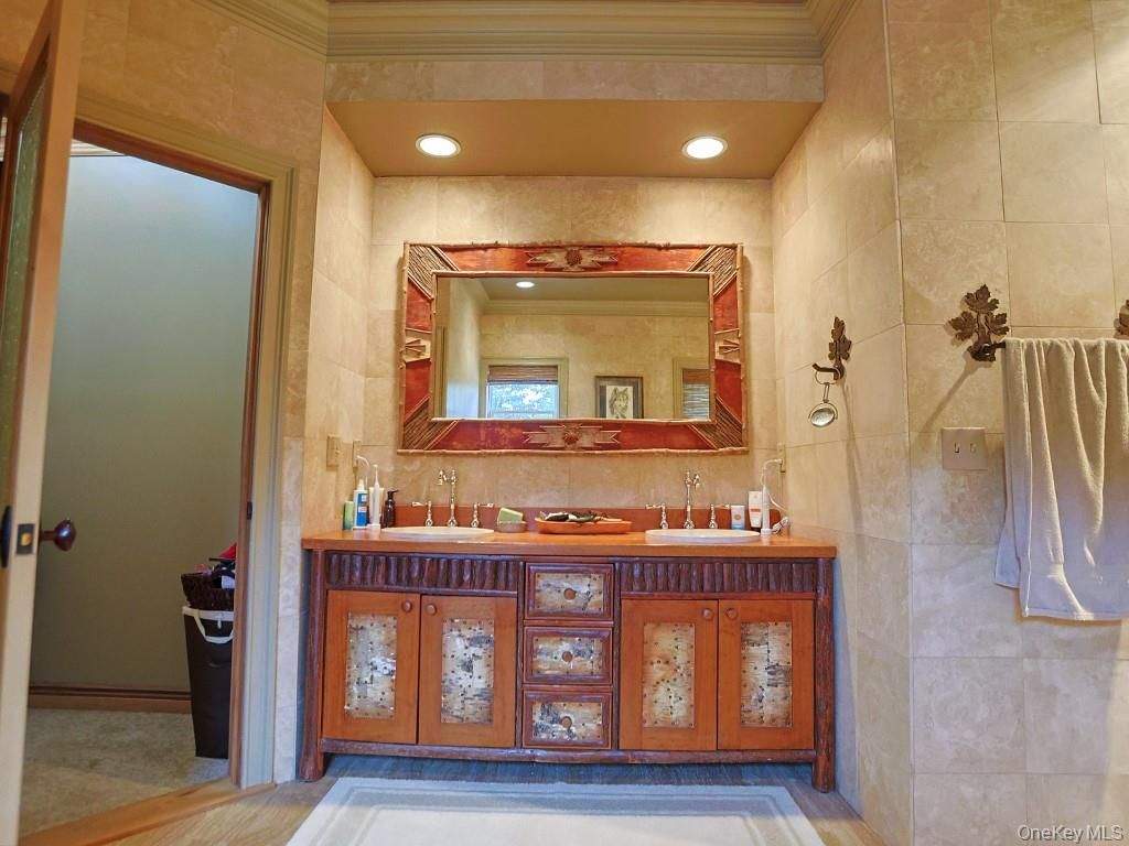 Bathroom, Dual Sink Vanities, Interior, Recessed Lighting