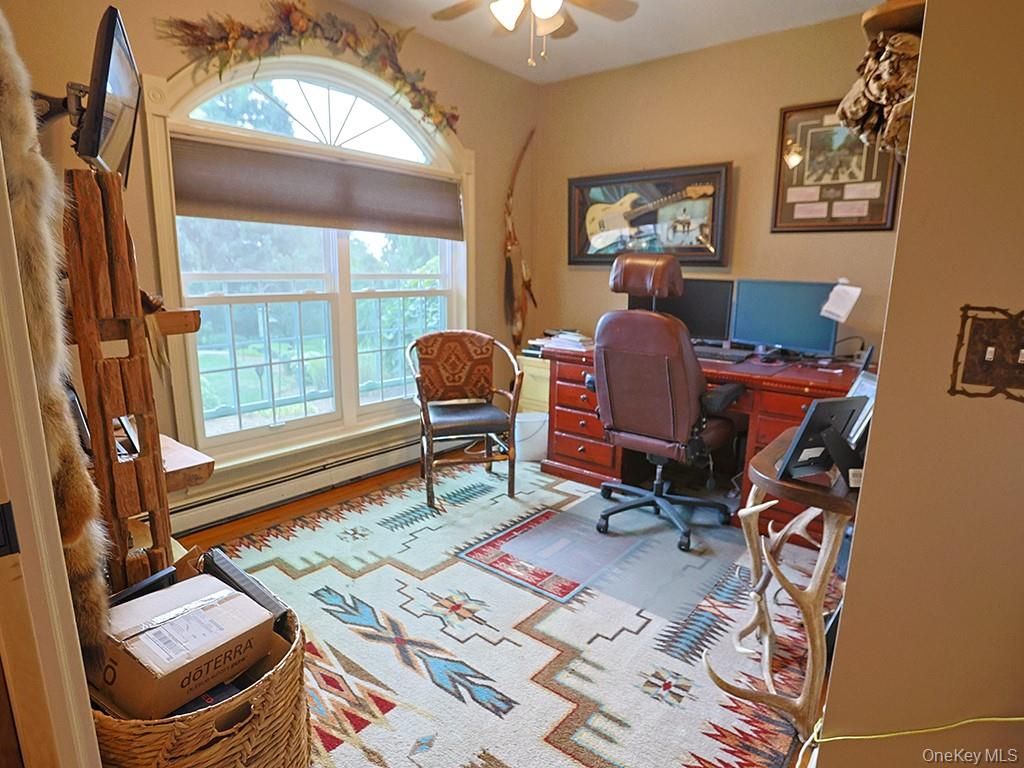 Home Office, Interior