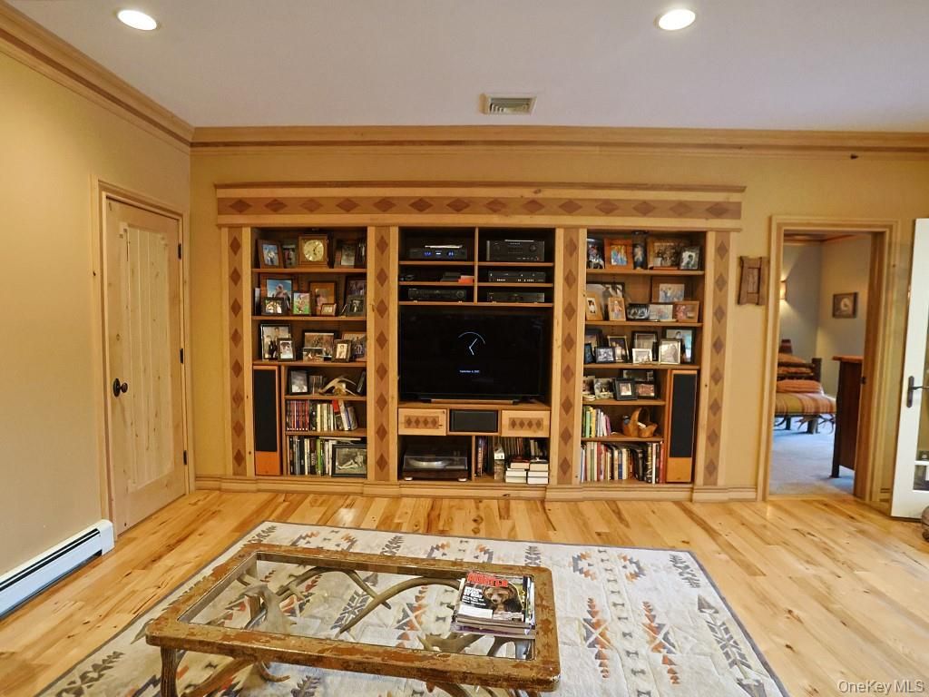 Interior, Recessed Lighting, Wood Texture Flooring