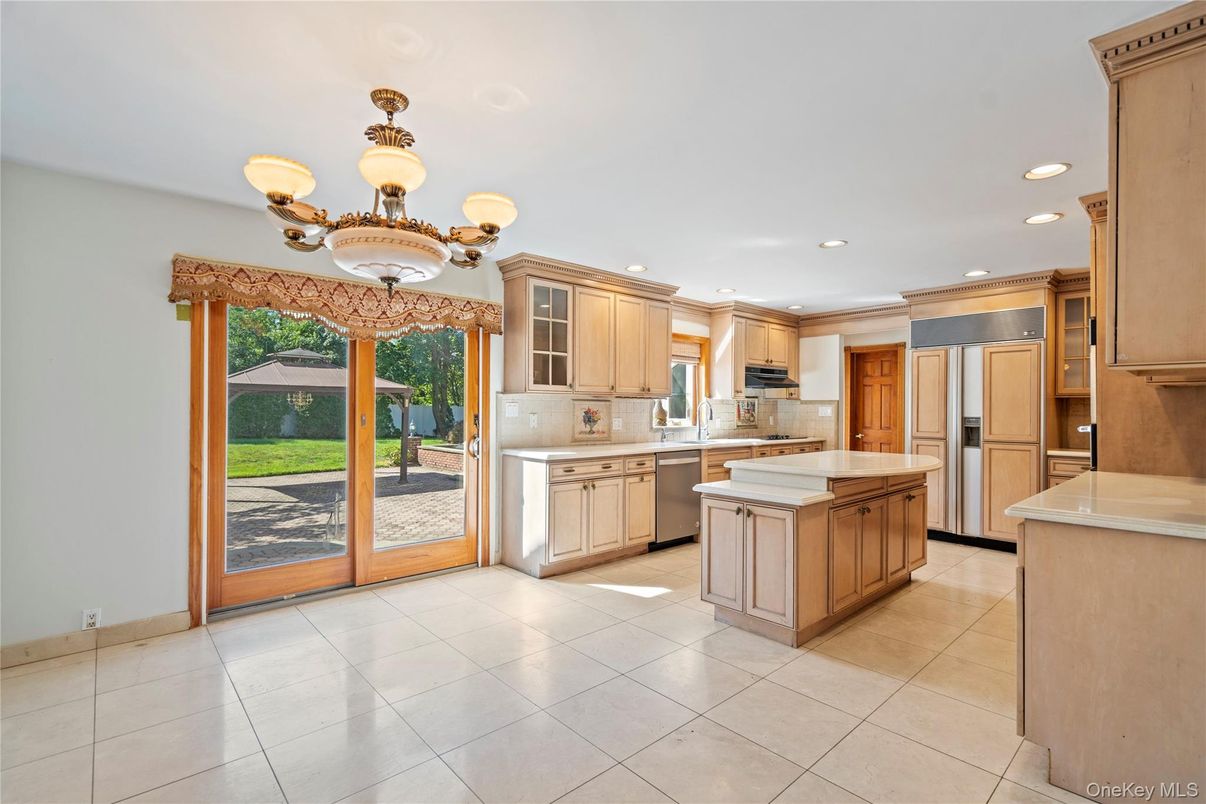 Chandelier, Interior, Kitchen, Recessed Lighting, Stainless Steel Appliances