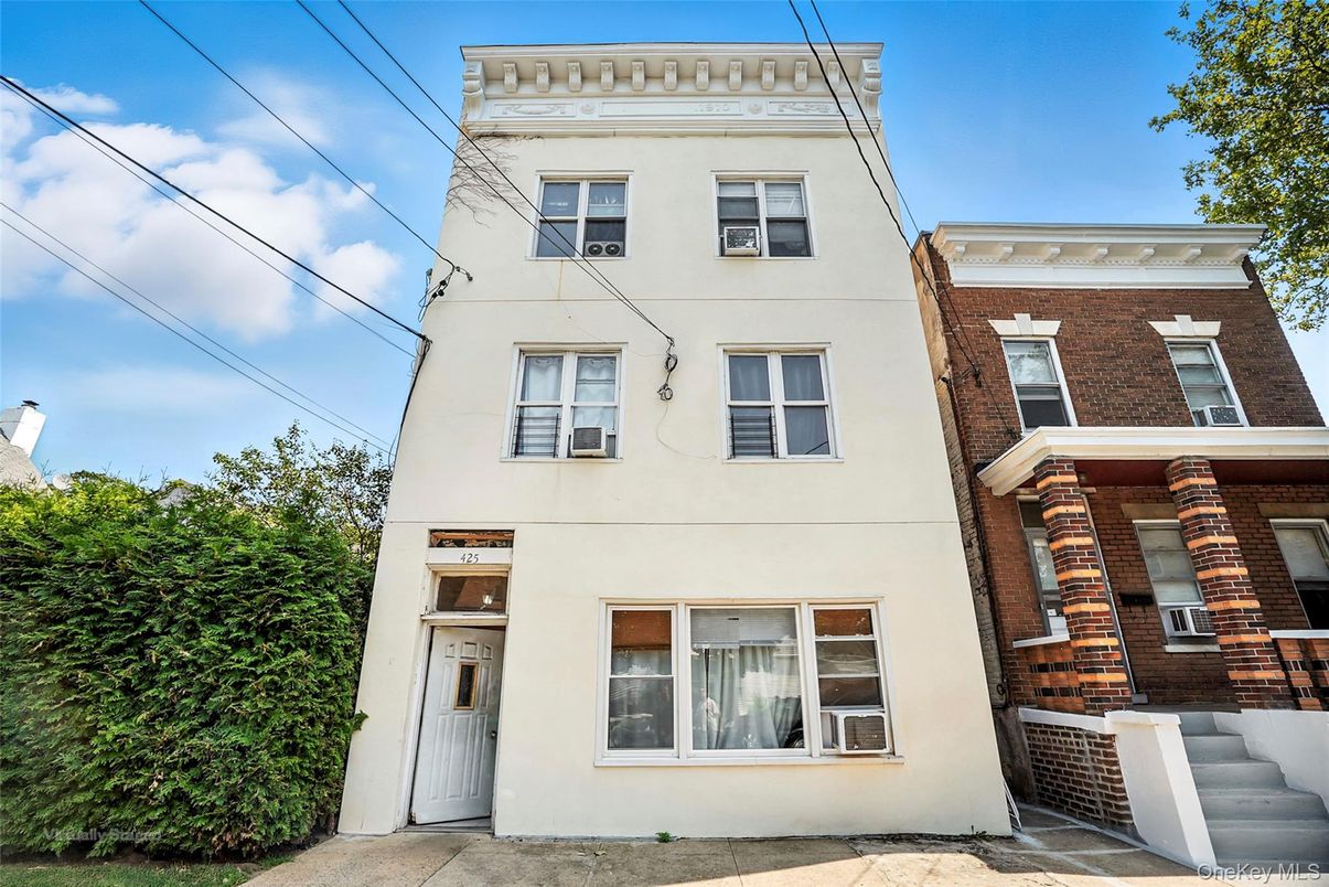 Exterior, Facade, Brick Facade, Rowhouse