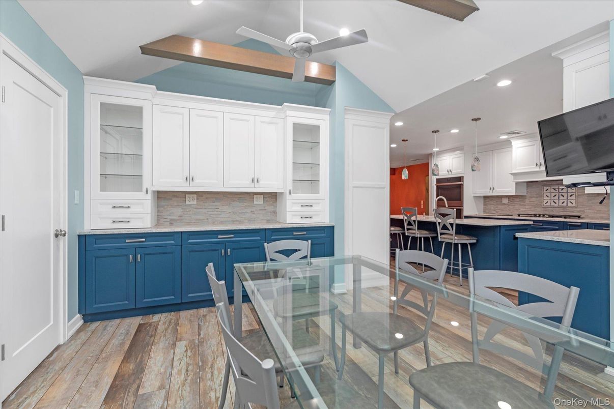 Dining room, Interior, Kitchen, Pendant Lights, Recessed Lighting, Wood Texture Flooring