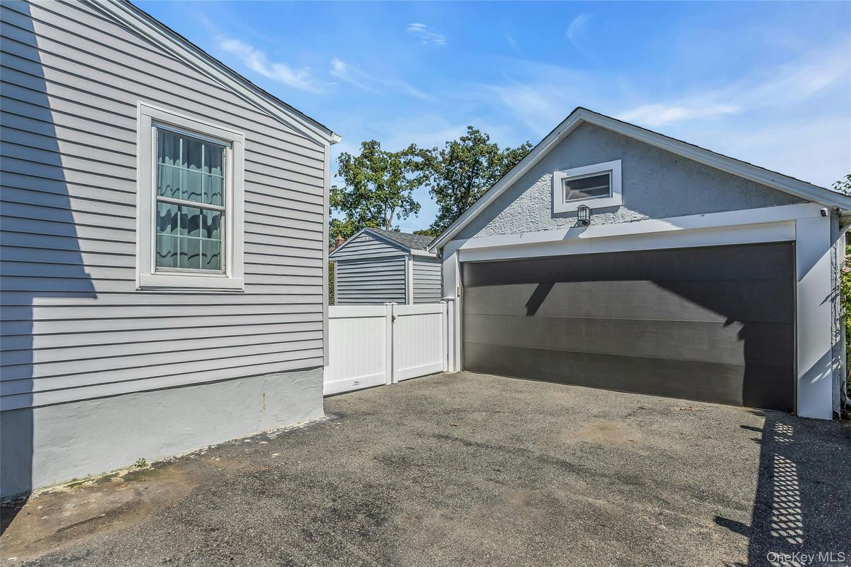 Detached Garage, Exterior