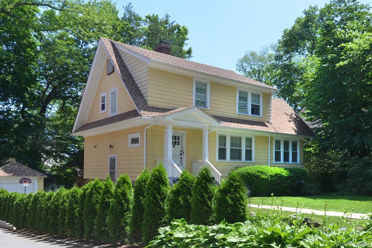 Exterior, Facade, Farmhouse