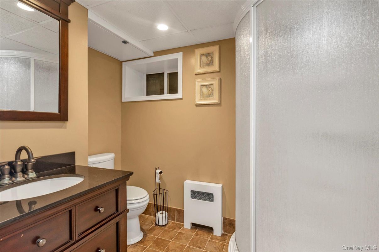 Bathroom, Interior, Recessed Lighting