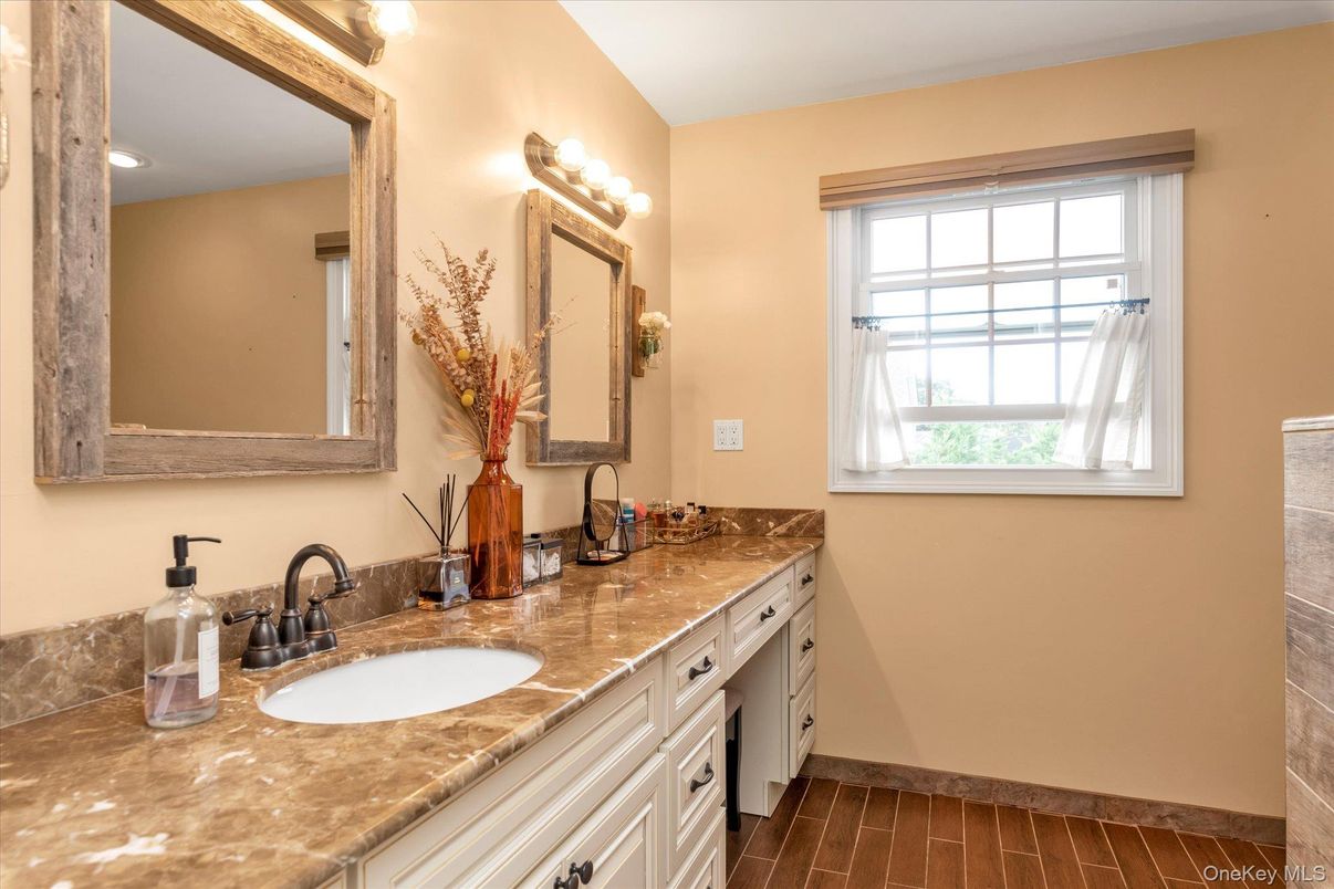 Bathroom, Dual Sink Vanities, Interior, Wood Texture Flooring