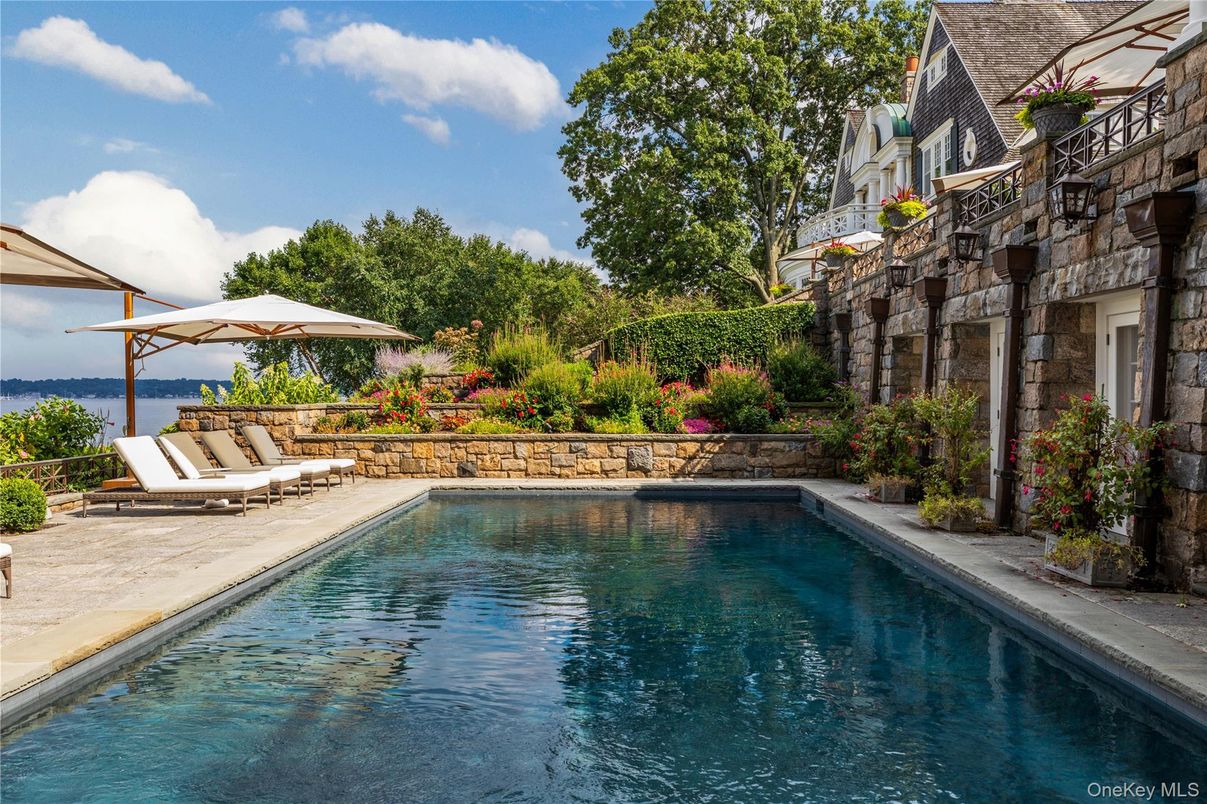 Exterior, Pool, Water