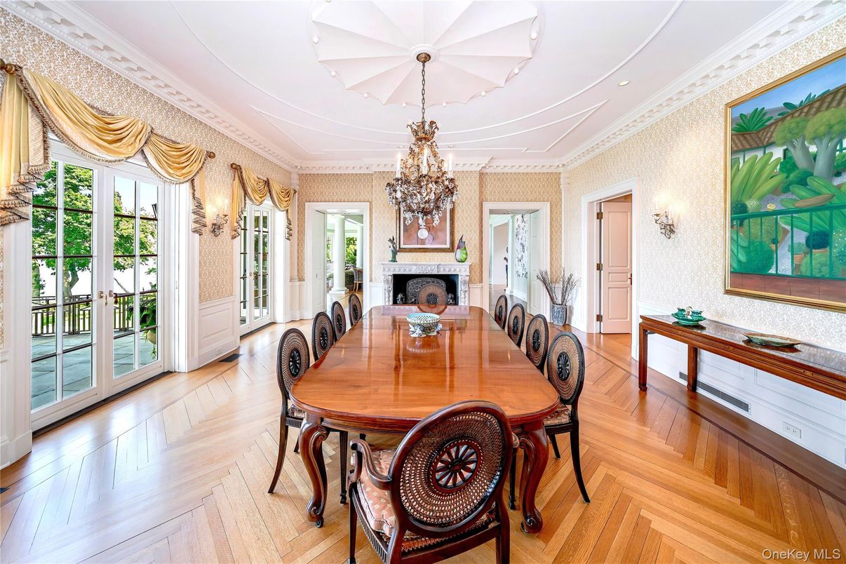 Chandelier, Dining room, Fireplace, Interior, Wood Texture Flooring