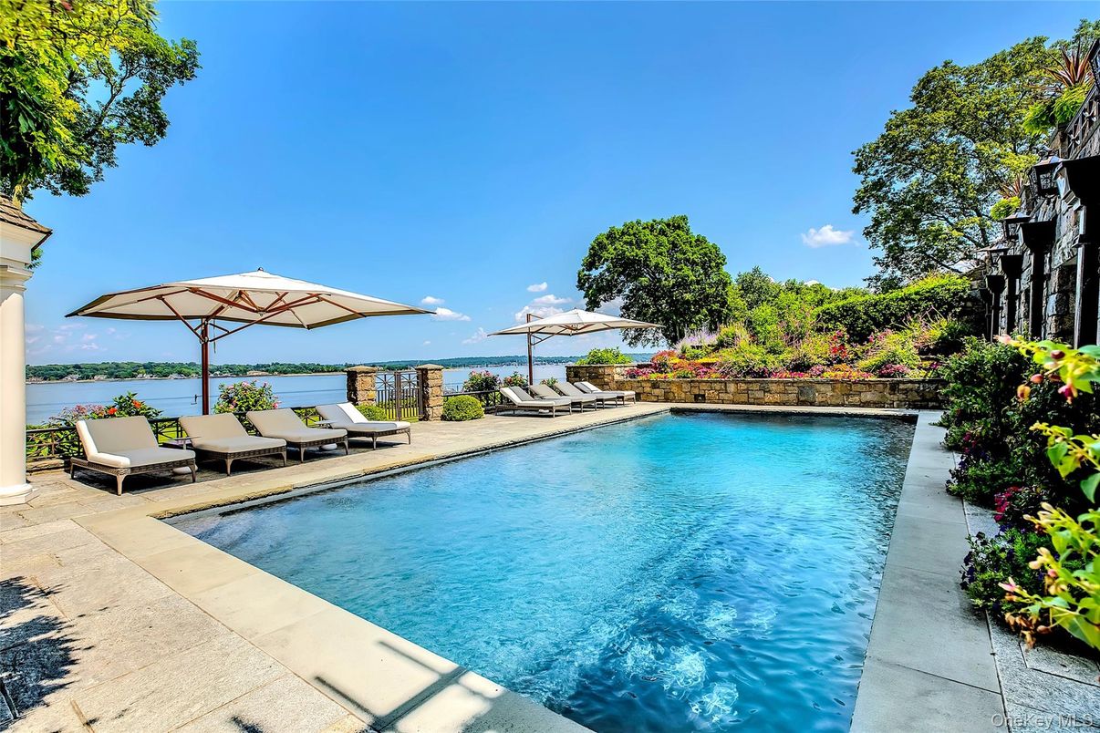 Exterior, Pool, Water