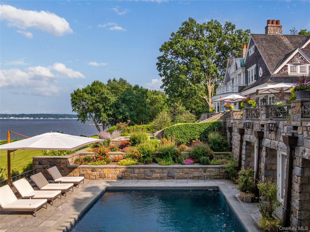 Exterior, Pool, Water