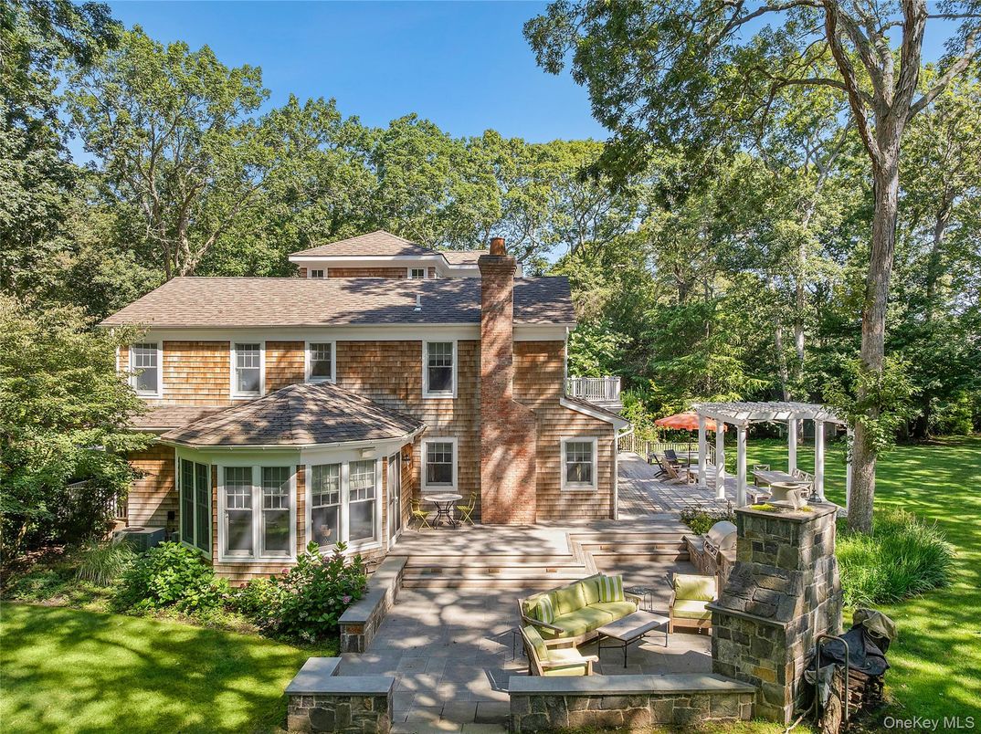 Exterior, Facade, Brick Facade, American Foursquare