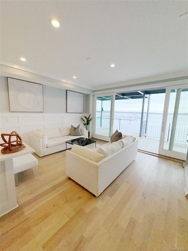 Interior, Living room, Recessed Lighting, Water, Wood Texture Flooring