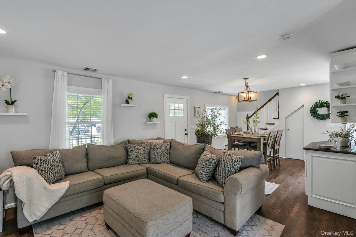 Dining room, Interior, Living room, Pendant Lights, Recessed Lighting, Wood Texture Flooring