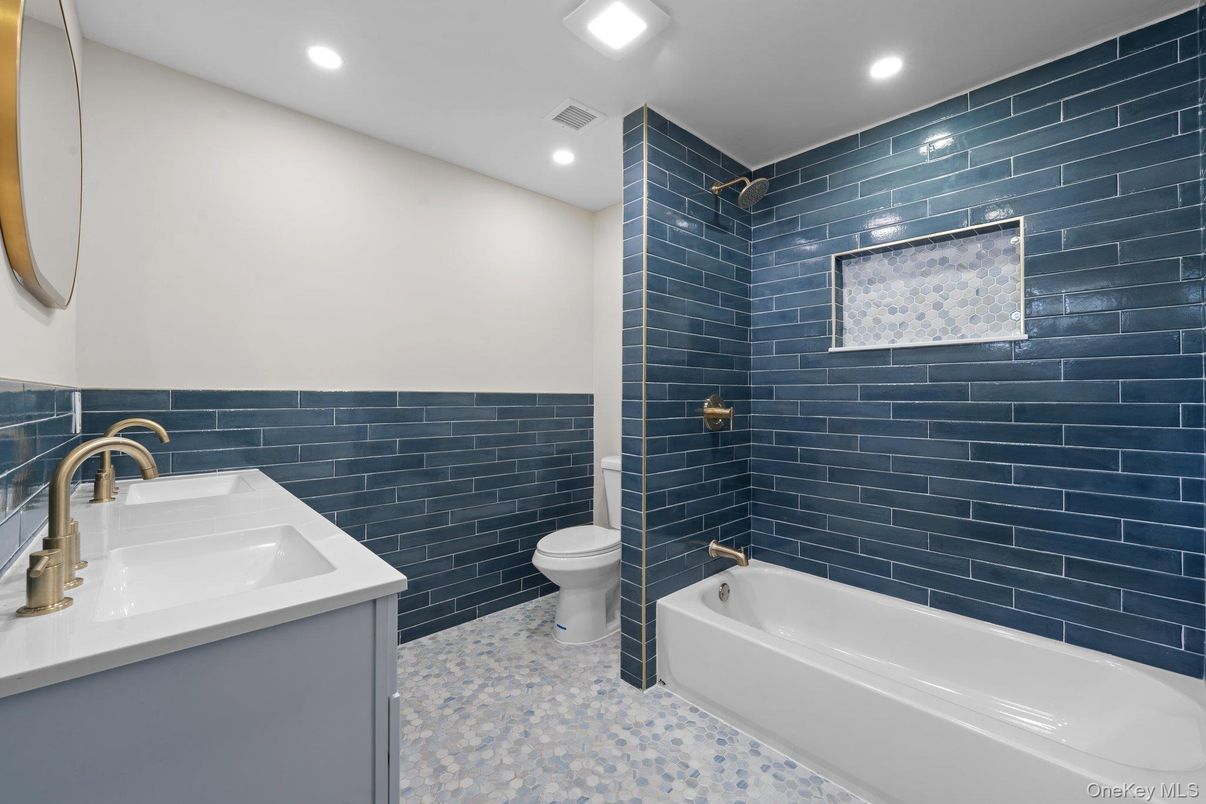 Bathroom, Interior, Recessed Lighting