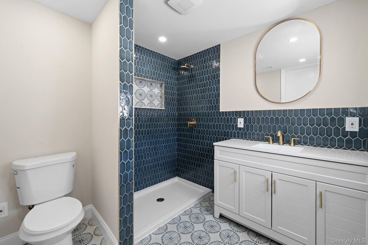 Bathroom, Interior, Recessed Lighting