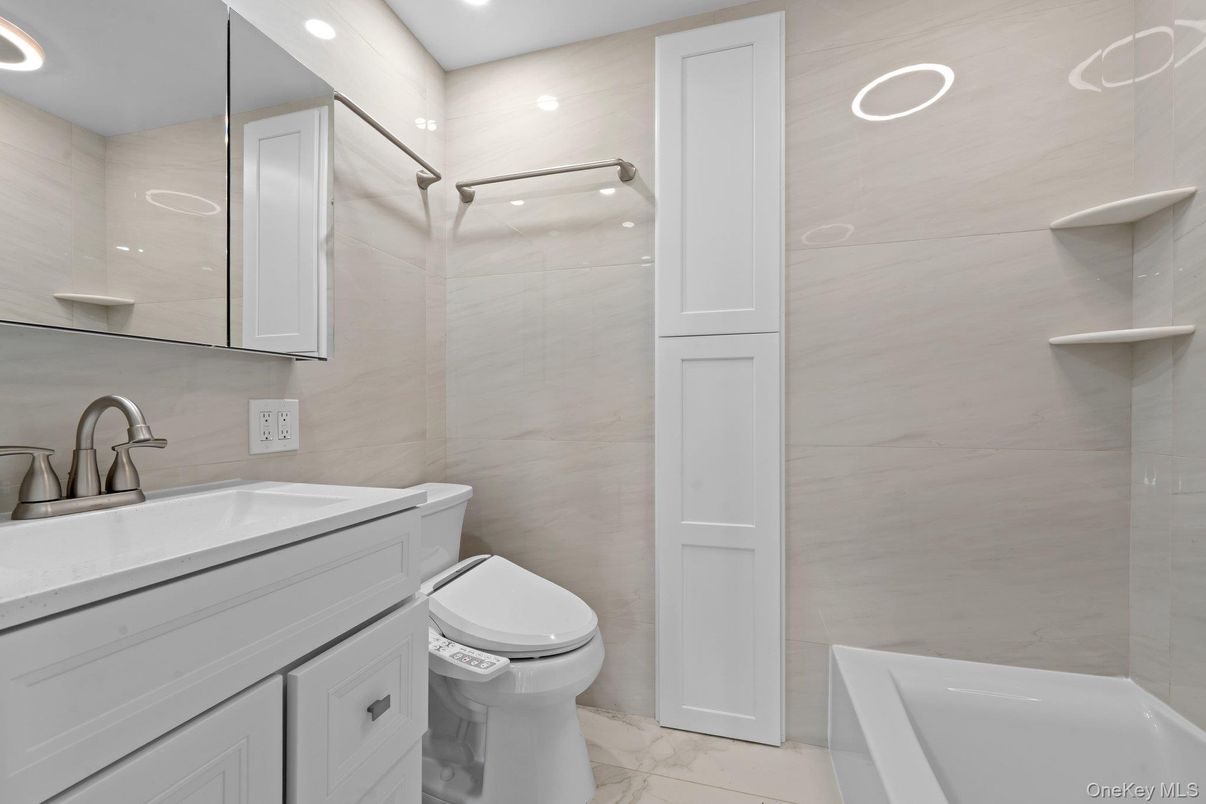 Bathroom, Interior, Marble, Marble Walls, Recessed Lighting