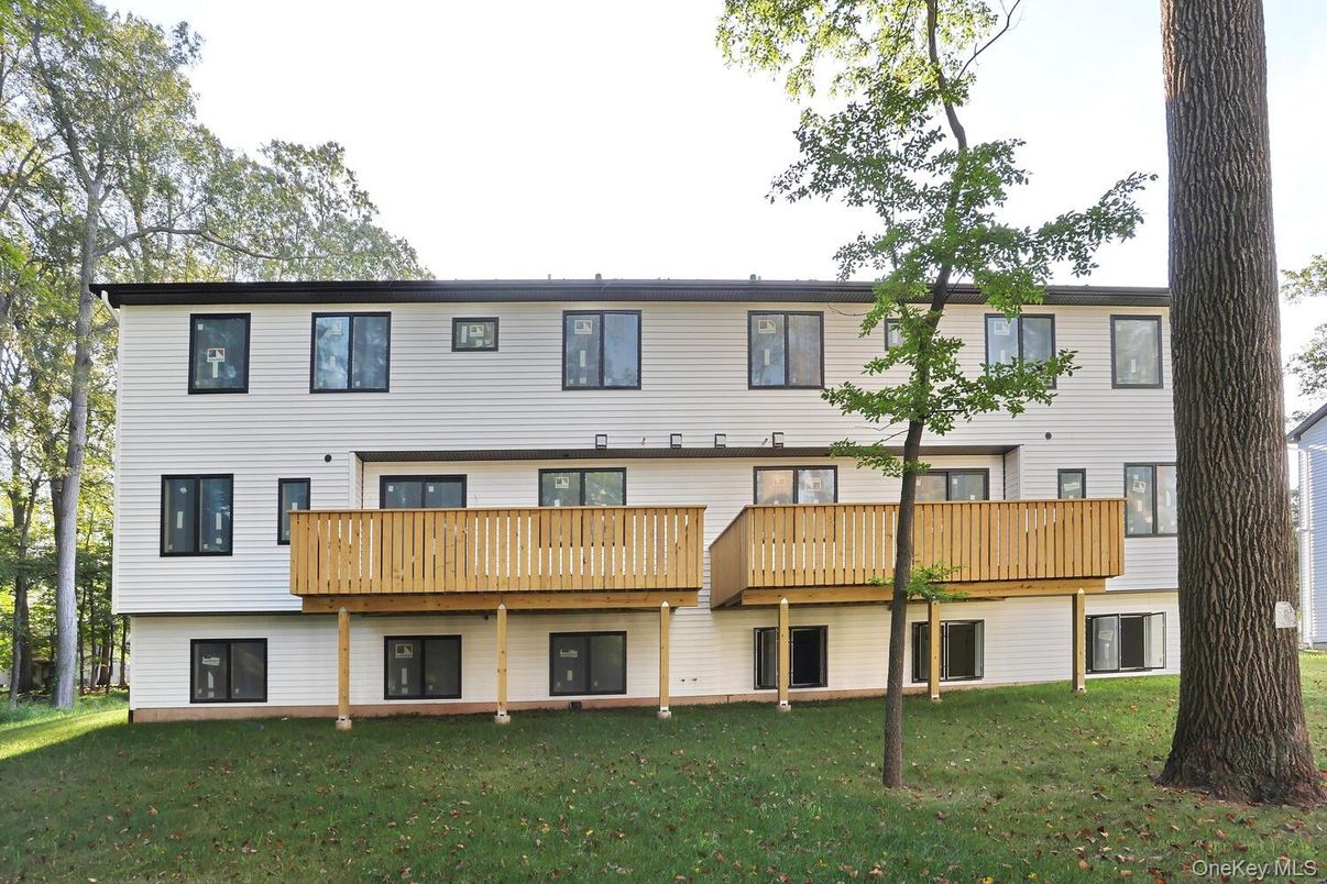 Backyard, Exterior, Facade, Raised Ranch