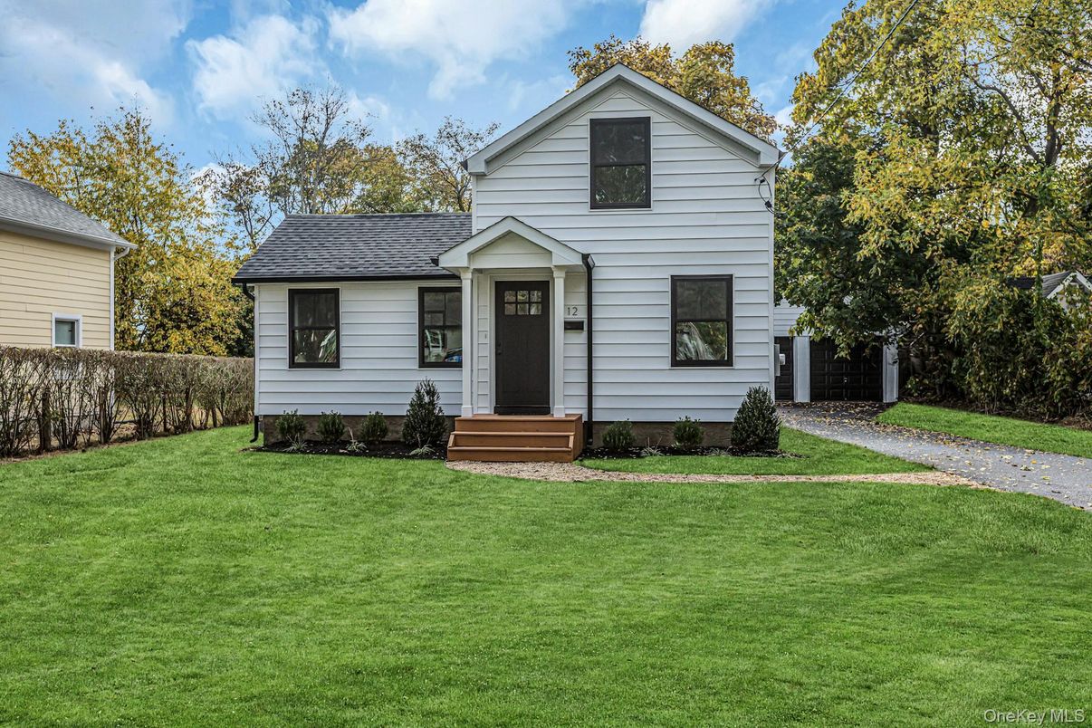 Exterior, Facade, Farmhouse