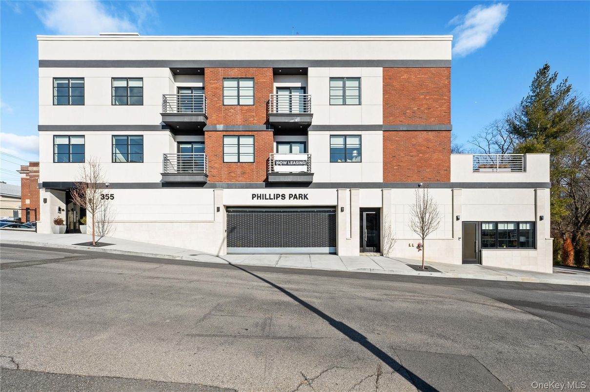 Attached, Exterior, Facade, Brick Facade, Modern