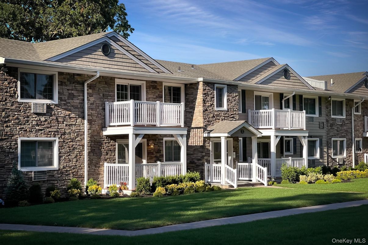 Exterior, Facade, Brick Facade, Georgian