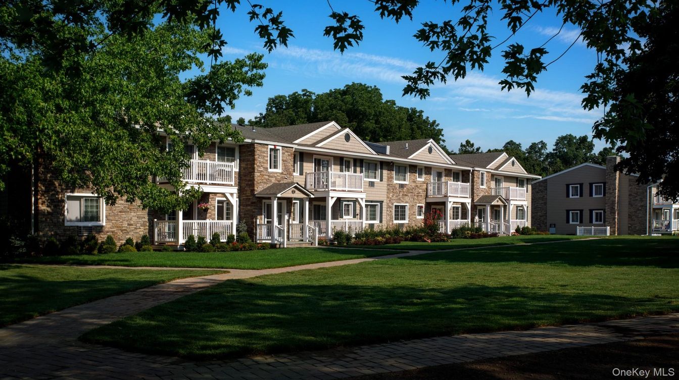 Backyard, Exterior, Facade, Brick Facade, French Provincial