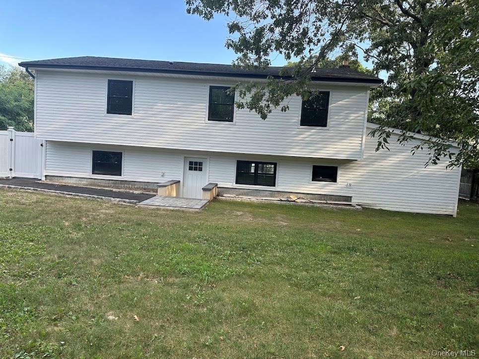 Backyard, Exterior, Facade, Raised Ranch