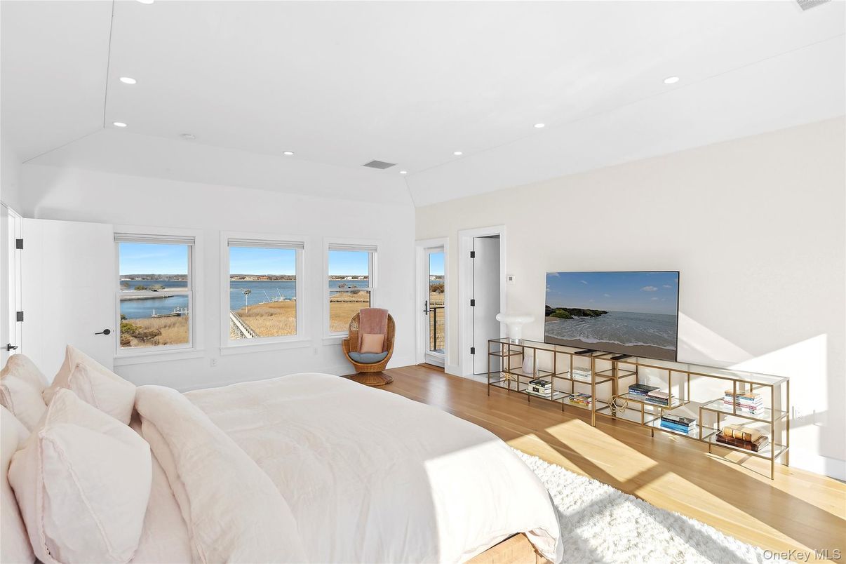 Bedroom, Interior, Recessed Lighting, Water, Wood Texture Flooring